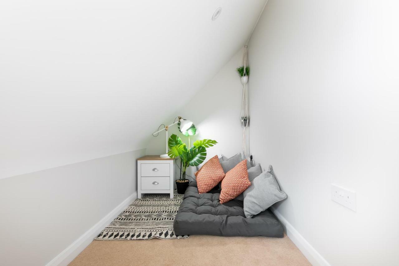 Turtle And Rabbit - Comfortable And Spacious Houses สลาว ภายนอก รูปภาพ